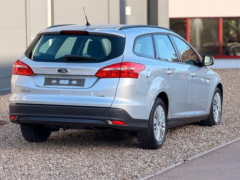 Gebraucht Ford Focus Ambiente 101 PS (74 kW) 2016 Silber Kombi