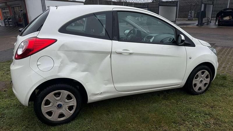 Gebraucht Ford Ka Trend 69 PS (50 kW) 2012 Crystalweiß Kleinwagen