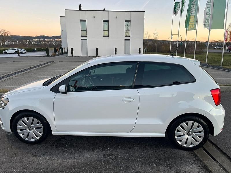 Gebraucht VW Polo 66 PS (48 kW) 2015 Weiß Kleinwagen