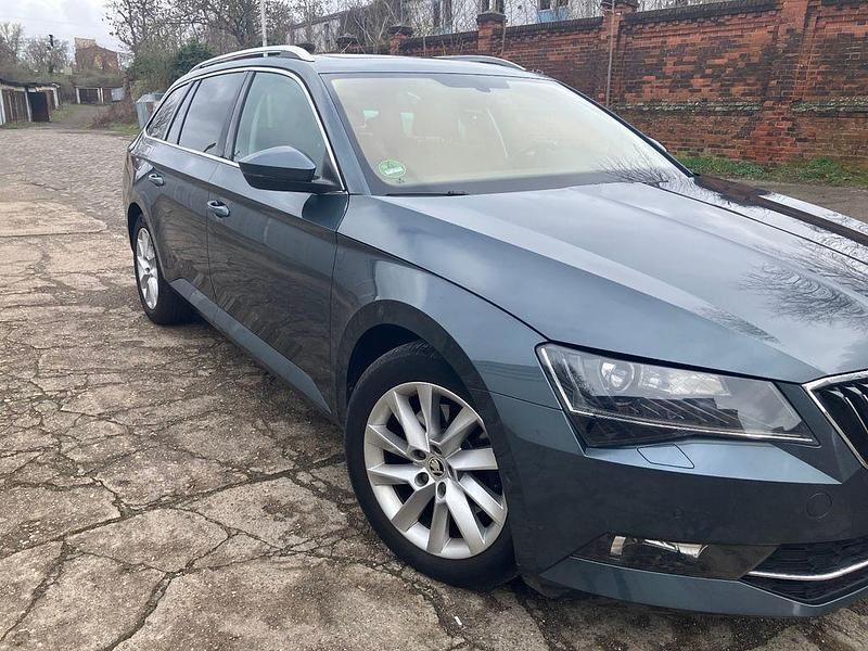 Gebraucht Skoda Superb Style 120 PS (88 kW) 2015 Grau Kombi