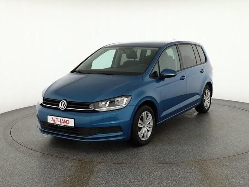 Caribbean blue metallic Gebraucht 2018 VW Touran Trendline Van / Kleinbus | 15.490 € (Guter Preis) - Bild 1/4