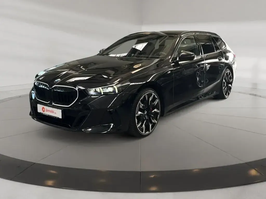 Gebraucht BMW 540 M Sport 286 PS (210 kW) 2025 Black sapphire metallic Kombi