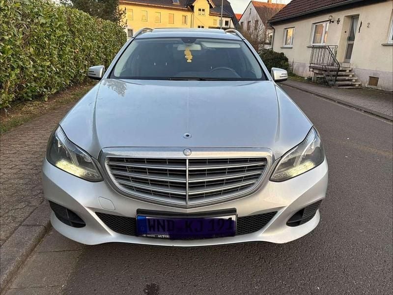 Gebraucht Mercedes E250 204 PS (150 kW) 2014 Silber Kombi