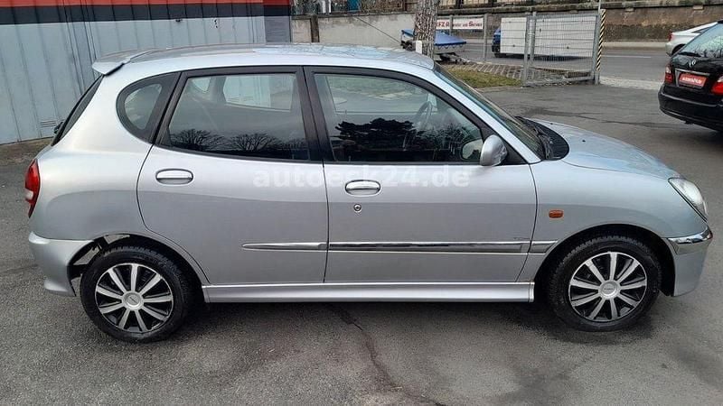 Gebraucht Daihatsu Sirion 102 PS (75 kW) 2003 Silber Kleinwagen