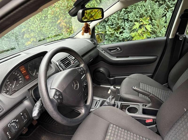 Gebraucht Mercedes A160 Elegance 95 PS (69 kW) 2012 Silber Limousine