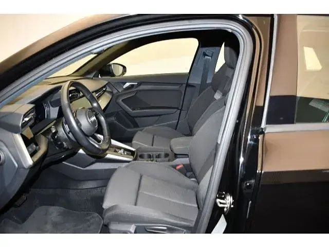 Gebraucht Audi A3 Sport 150 PS (110 kW) 2022 Brillantschwarz Limousine