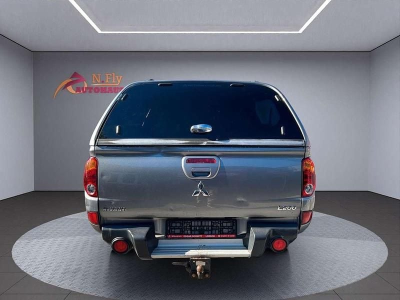 Gebraucht Mitsubishi L200 Diamant Edition 178 PS (130 kW) 2015 Grau Pickup