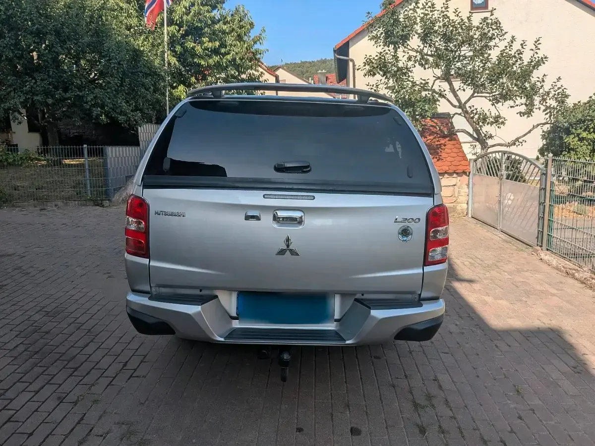 Gebraucht Mitsubishi L200 181 PS (133 kW) 2017 Silber Pickup