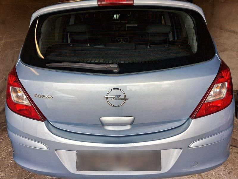 Używany Opel Corsa 90 KM (66 kW) 2009 Hatchback