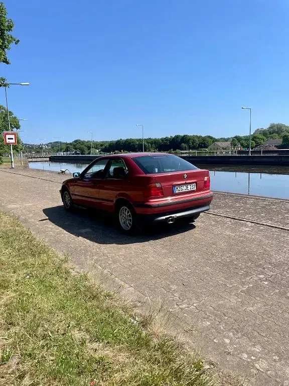 Gebraucht BMW 316 102 PS (75 kW) 1998 Rot Limousine