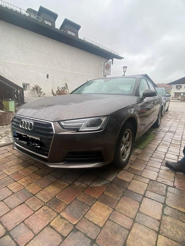 Gebraucht Audi A4 150 PS (110 kW) 2018 Andere farben Limousine