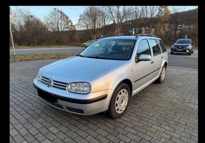 Second-hand VW Golf IV 101 CP (74 kW) 2001 Argintiu Break