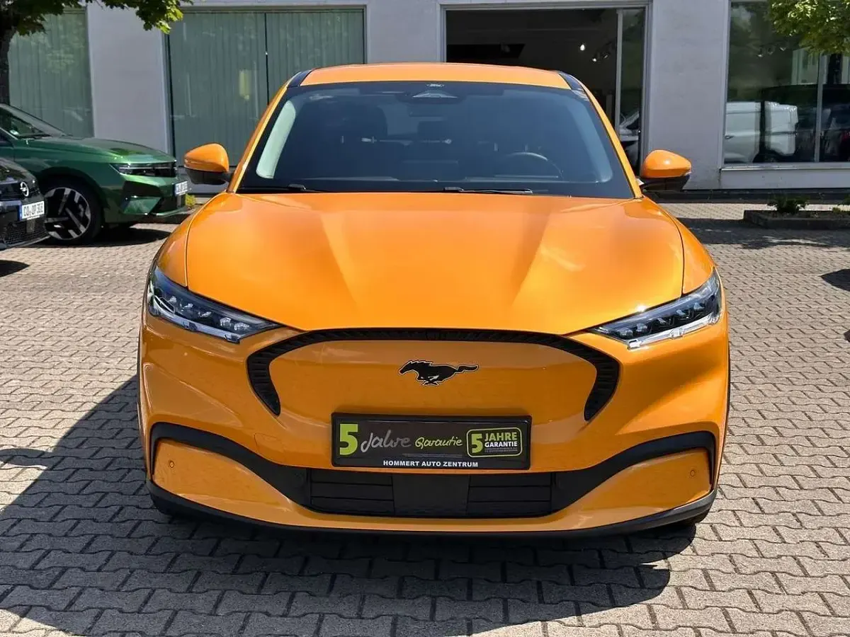 Gebraucht Ford Mustang Mach-E 197 kW (269 PS) 2023 Orange SUV
