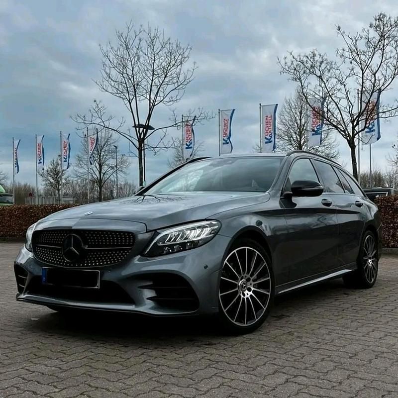 Grau Gebraucht 2018 Mercedes C220 AMG line Kombi | 27.800 € - Bild 1/4