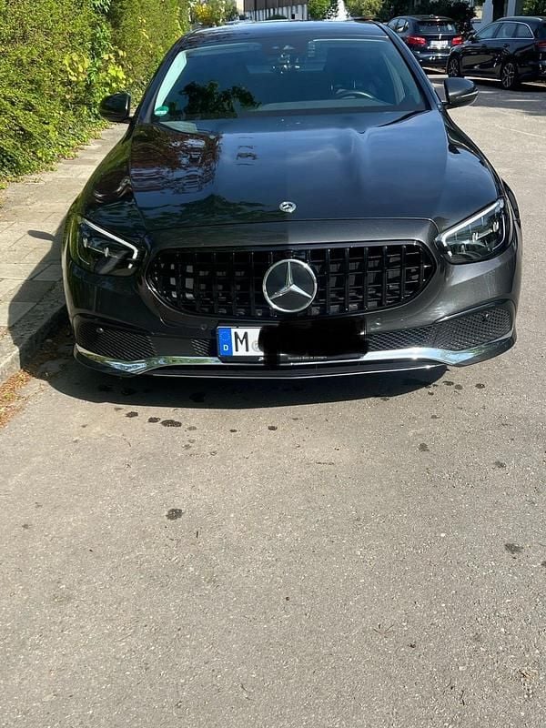 Schwarz Gebraucht 2022 Mercedes E200 Limousine | 31.500 € (Guter Preis) - Bild 1/4