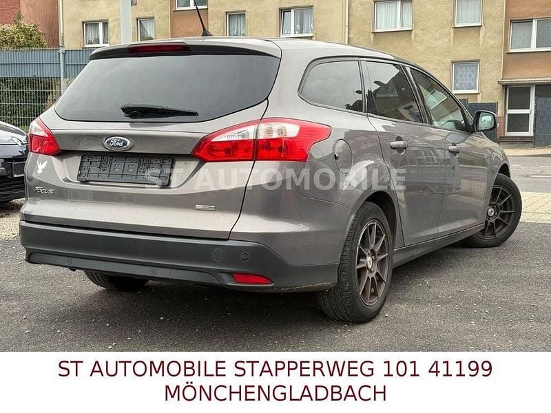 Gebraucht Ford Focus Trend 101 PS (74 kW) 2012 Braun Limousine