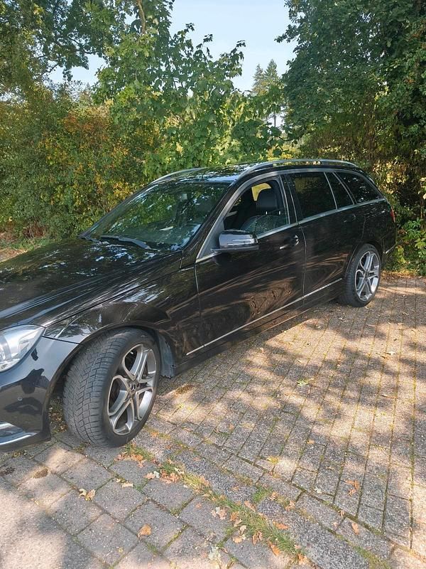 Schwarz Gebraucht 2012 Mercedes C350 Avantgarde Kombi | 6.450 € (Superpreis) - Bild 1/4