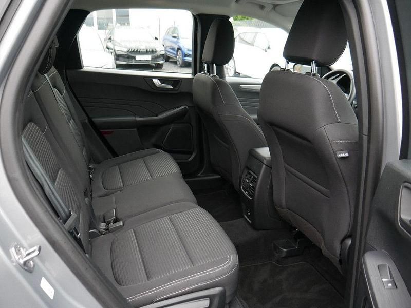 Usado Ford Kuga Titanium 150 HP (110 kW) 2022 Prateado SUV