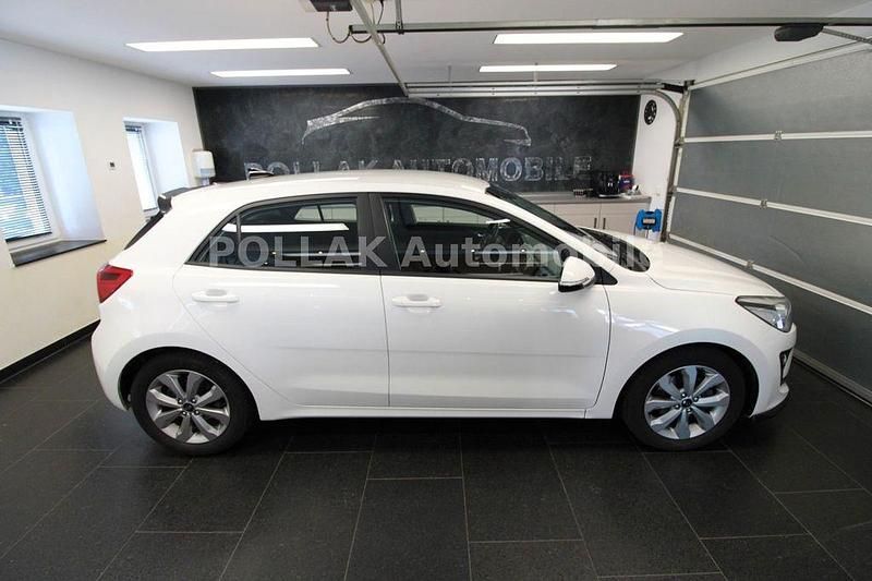 Gebraucht Kia Rio Vision 101 PS (74 kW) 2020 Weiß Limousine
