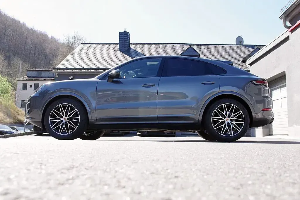 Gebraucht Porsche Cayenne Black Edition 354 PS (260 kW) 2025 Grau SUV