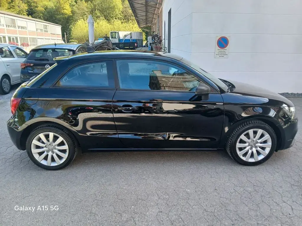 Second-hand Audi A1 86 CP (63 kW) 2011 Negru Hatchback