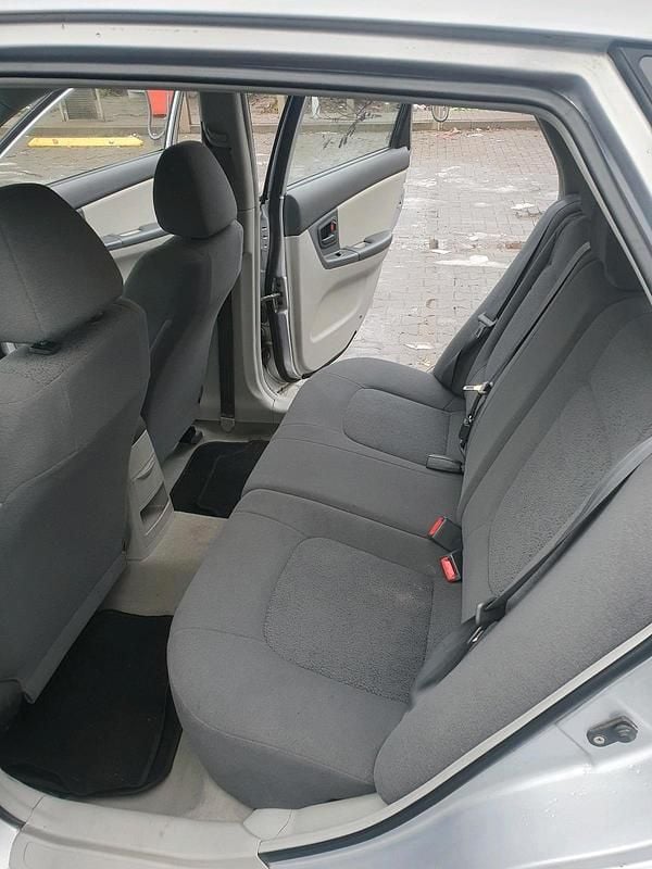 Gebraucht Kia Cerato 105 PS (77 kW) 2008 Silber Kombi