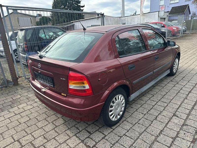 Gebraucht Opel Astra Elegance 101 PS (74 kW) 1998 Violet Limousine