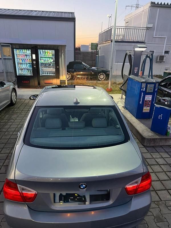 Gebraucht BMW 325 218 PS (160 kW) 2005 Blau Limousine