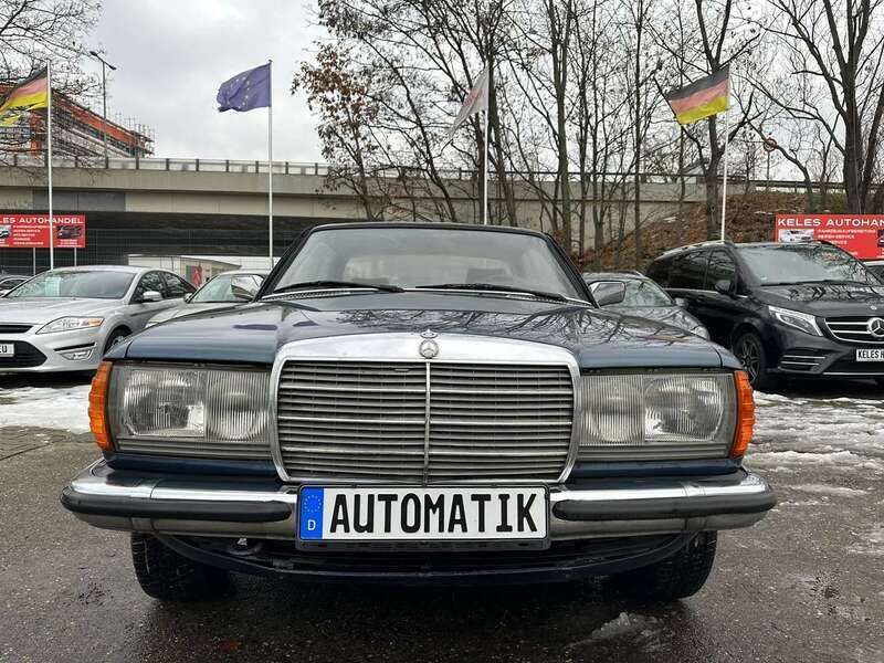 Blau Gebraucht 1980 Mercedes 230 Coupé | 9.900 € - Bild 1/4