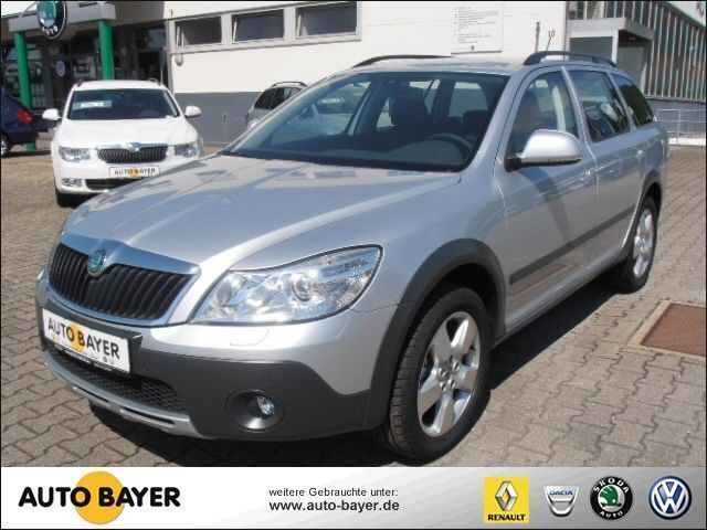 Gebraucht Skoda Octavia Scout 140 PS (102 kW) 2013 Silber metallic Kombi