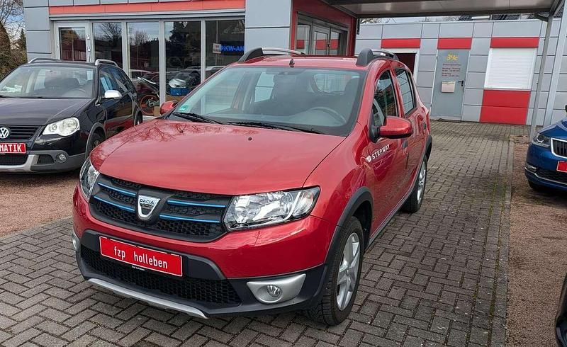 Feuerrot Gebraucht 2015 Dacia Sandero Prestige Kleinwagen | 7.990 € (Fairer Preis) - Bild 1/4