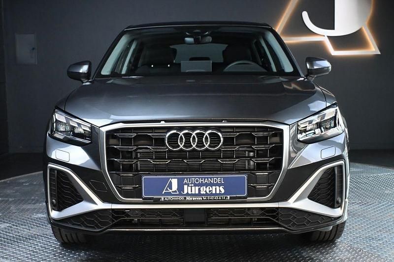 Gebraucht Audi Q2 S-Line 150 PS (110 kW) 2025 Grau SUV