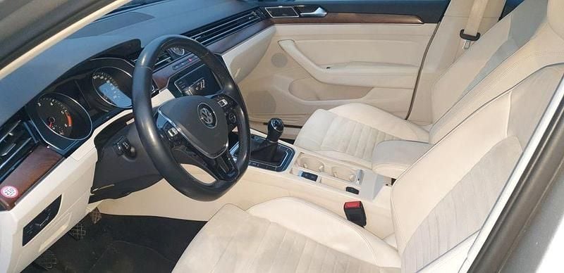 Gebraucht VW Passat Highline 150 PS (110 kW) 2015 Silber Kombi