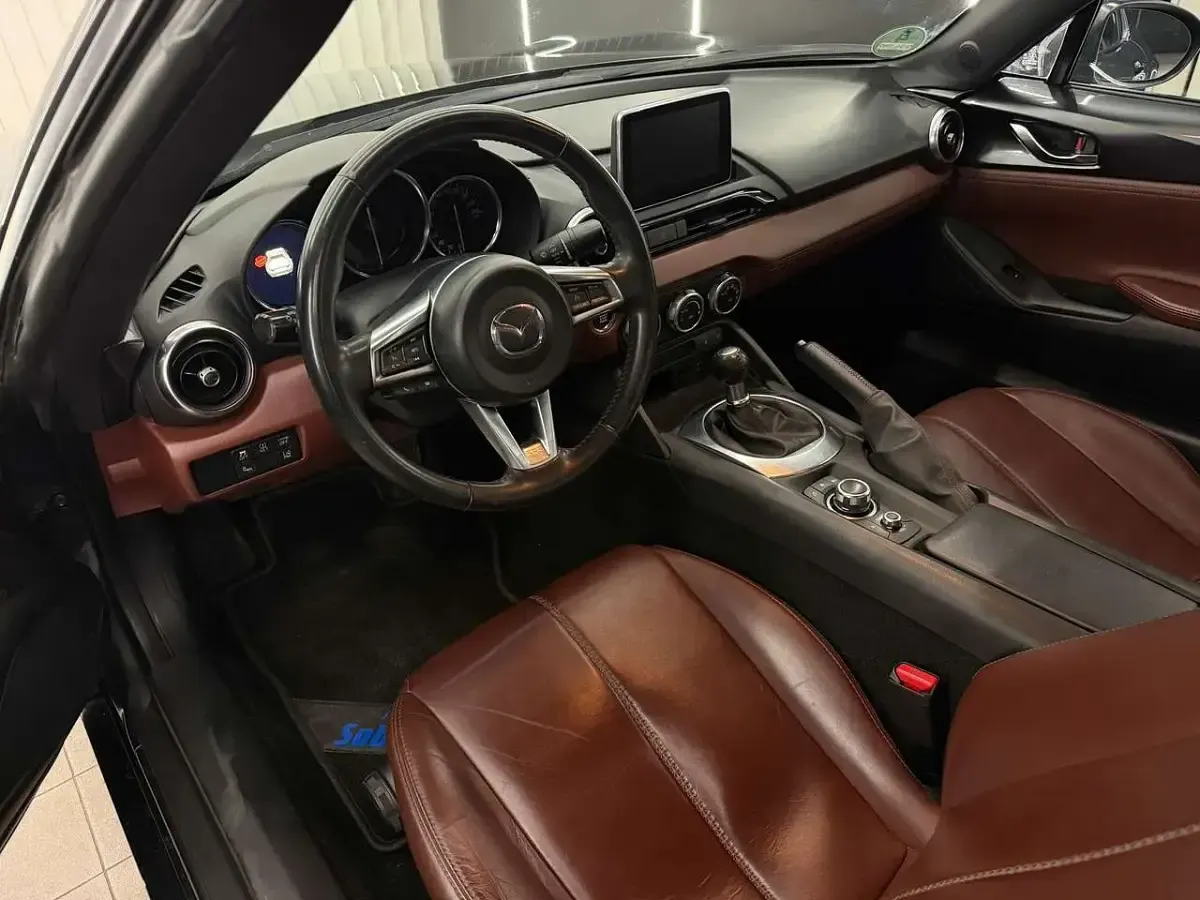 Gebraucht Mazda MX5 Exclusive-Line 160 PS (117 kW) 2017 Grau Cabrio