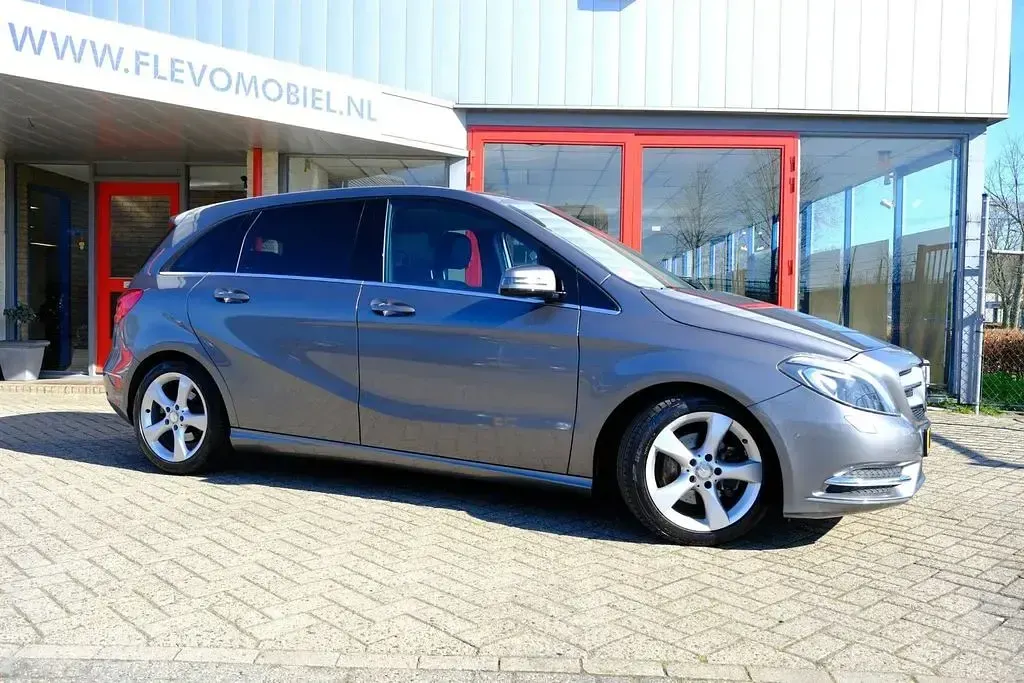 Gebraucht Mercedes B180 Ambition 109 PS (80 kW) 2013 Grau Kleinwagen