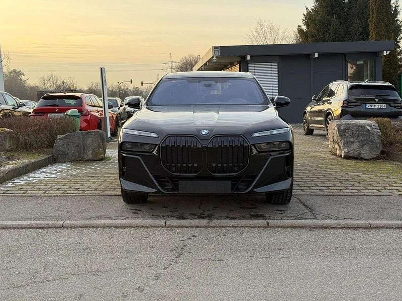 Neu BMW 740 Executive 286 PS (210 kW) 2026 Saphirschwarz Limousine