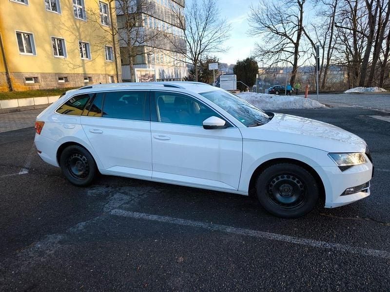 Gebraucht Skoda Superb Style 150 PS (110 kW) 2019 Weiß Kombi