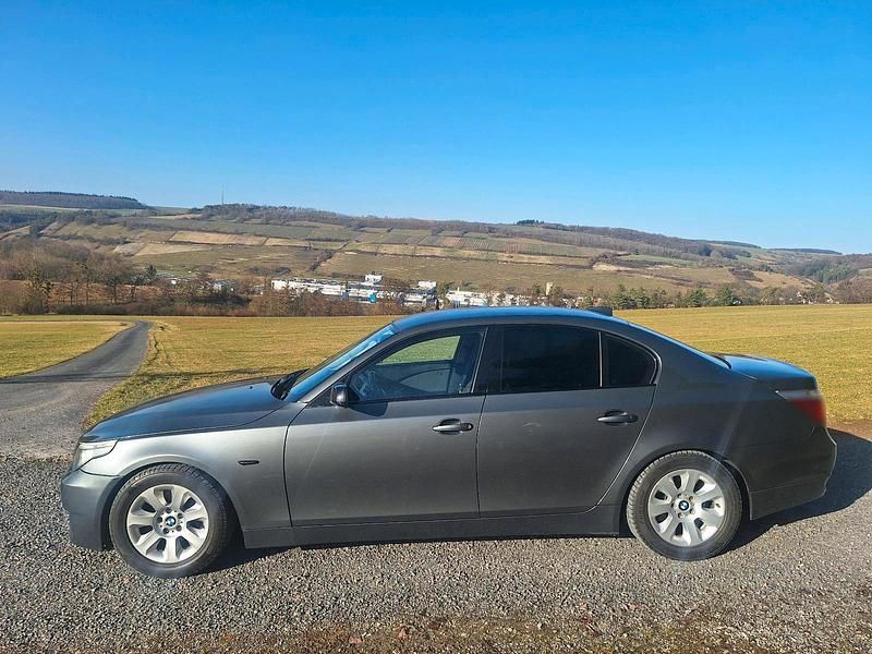 Gebraucht BMW 525 177 PS (130 kW) 2005 Grau Limousine