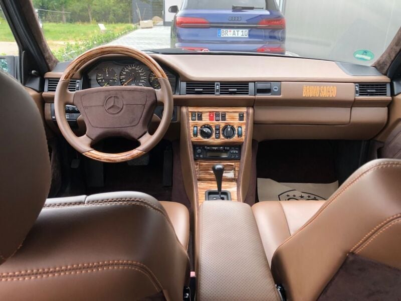 Grau Gebraucht 1986 Mercedes E300 Limousine | 29.999 € - Bild 1/4
