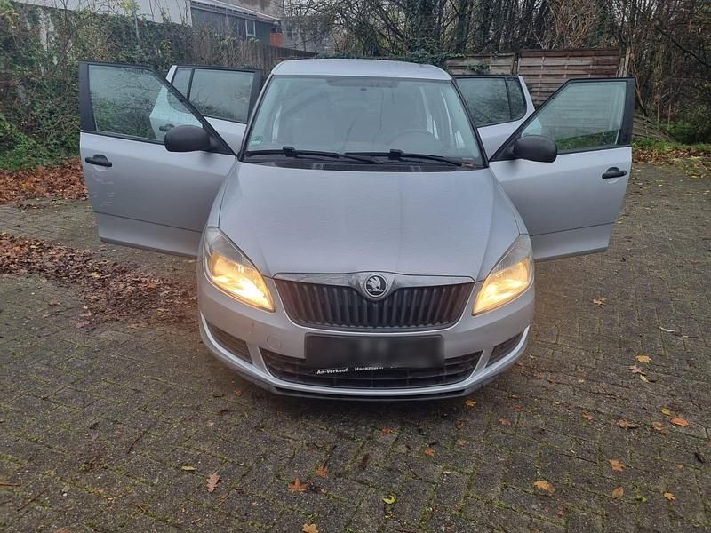 Silber Gebraucht 2014 Skoda Fabia Kleinwagen | 3.499 € (Guter Preis) - Bild 1/4