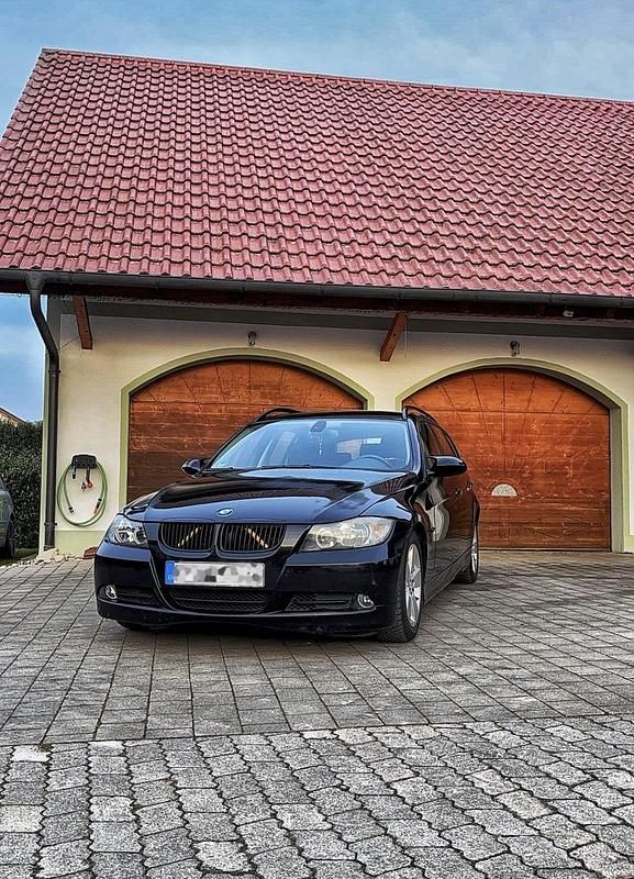 Gebraucht BMW 318 121 PS (88 kW) 2007 Schwarz Kombi