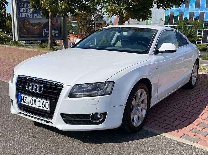 Weiß Gebraucht 2009 Audi A5 Coupé | 7.500 € (Guter Preis) - Bild 1/4