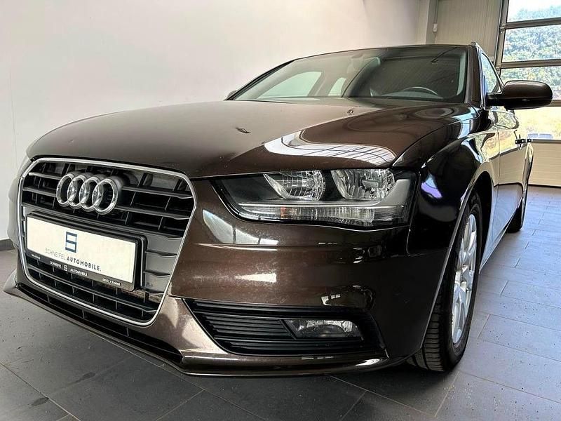 Braun Gebraucht 2012 Audi A4 Attraction Kombi | 5.987 € (Guter Preis) - Bild 1/4
