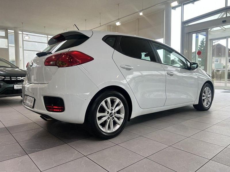 Gebraucht Kia Ceed Edition 7 99 PS (72 kW) 2017 Weiß Kleinwagen