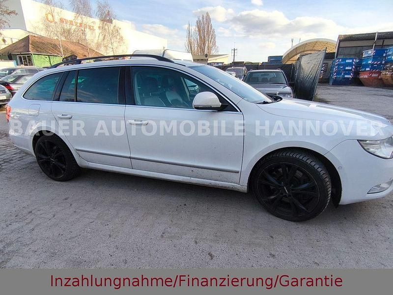 Gebraucht Skoda Superb Elegance 260 PS (191 kW) 2011 Weiß Kombi