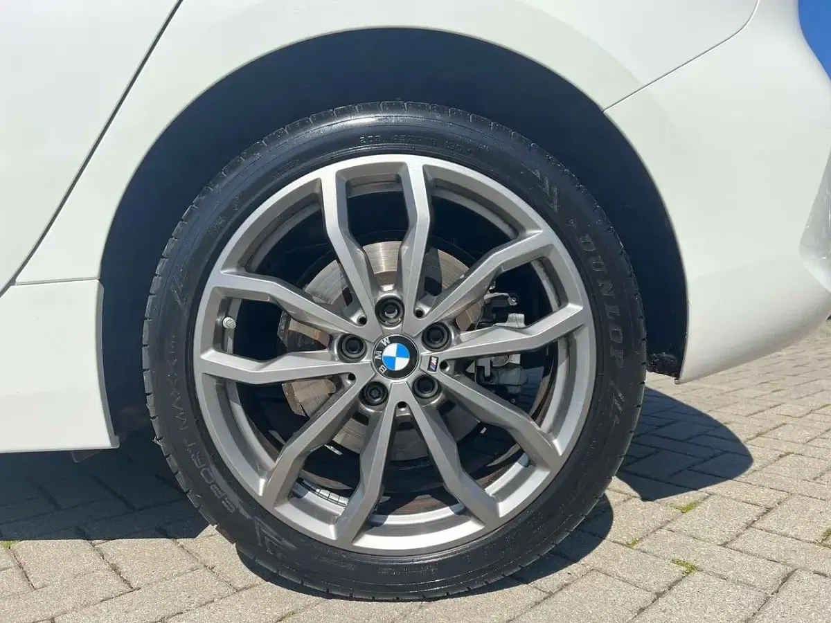 Gebraucht BMW 120 Sport Line 178 PS (130 kW) 2022 Weiß Limousine