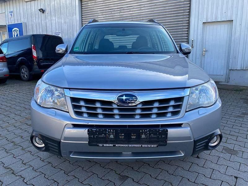 Silber Gebraucht 2013 Subaru Forester Comfort SUV | 11.899 € (Fairer Preis) - Bild 1/4