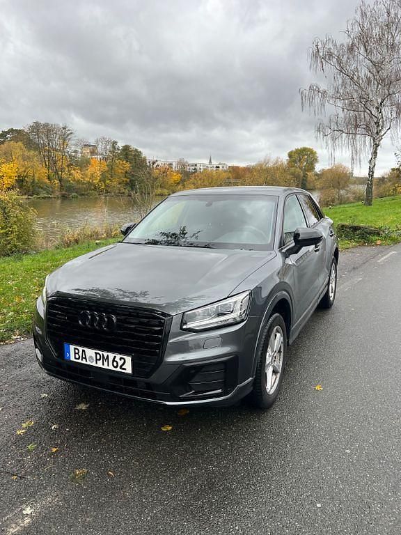 Grau Gebraucht 2018 Audi Q2 Sport SUV | 22.000 € (Superpreis) - Bild 1/4