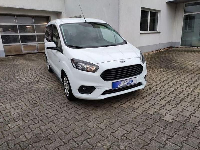 Gebraucht Ford Tourneo Courier Trend 101 PS (74 kW) 2021 Weiß Van / Kleinbus