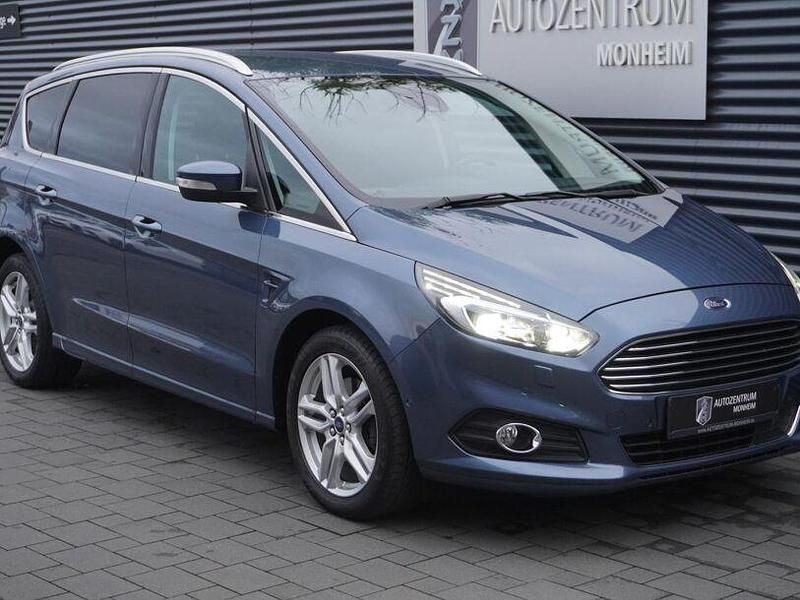 Gebraucht Ford S-MAX Titanium 190 PS (139 kW) 2018 Chromablau metallic Van / Kleinbus